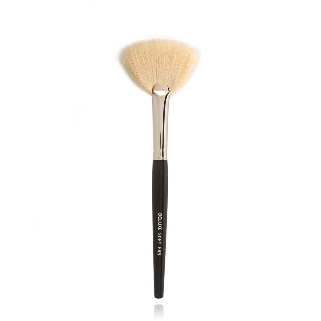 M310 Large Soft Fan Highlighter Brush - Morphe